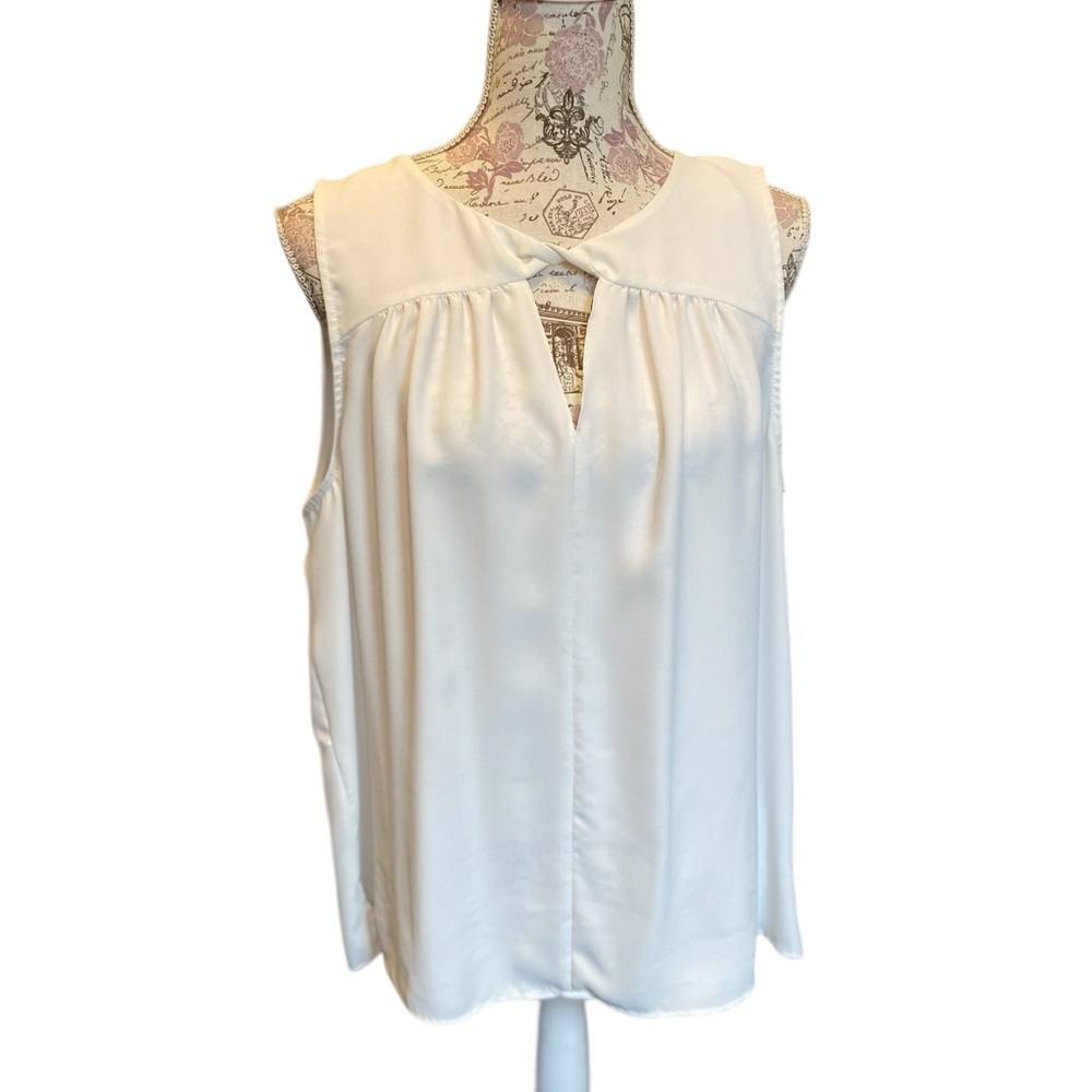 Authentic Vince Camuto Off White Sleeveless Keyhole Blouse Twisted Neckline